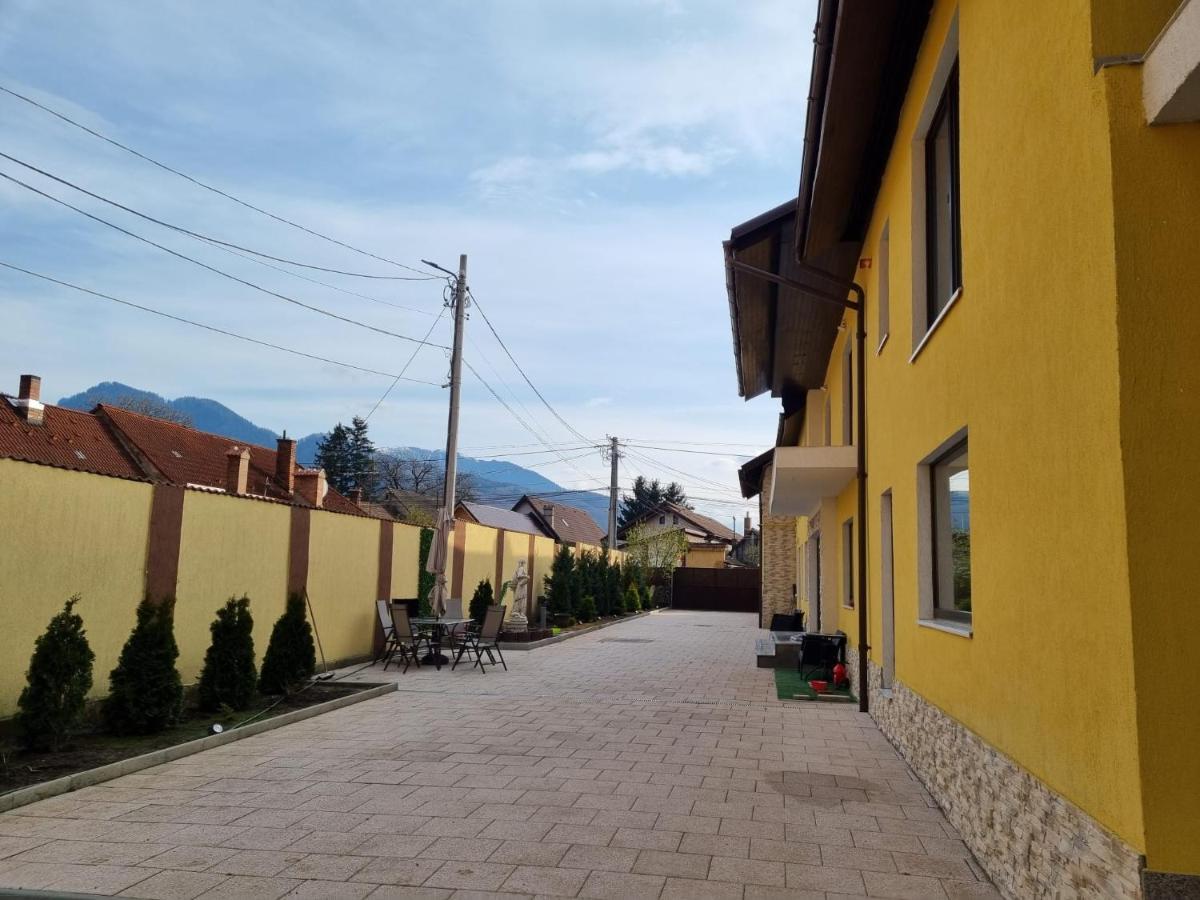 Izabella Guest House Săcele Exterior photo