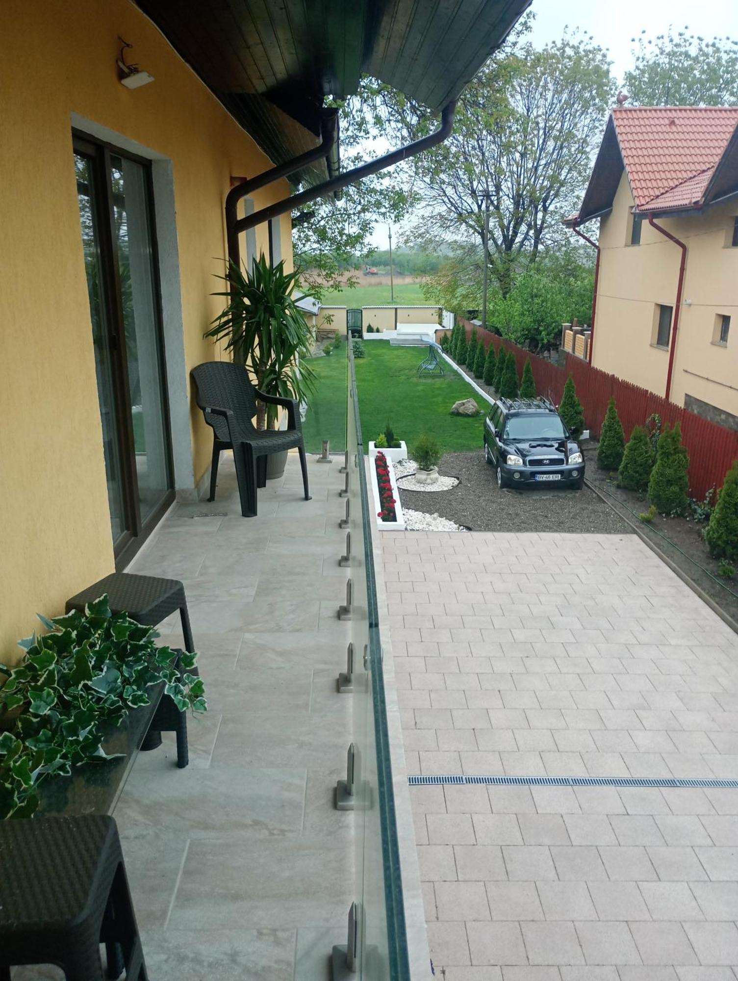 Izabella Guest House Săcele Exterior photo